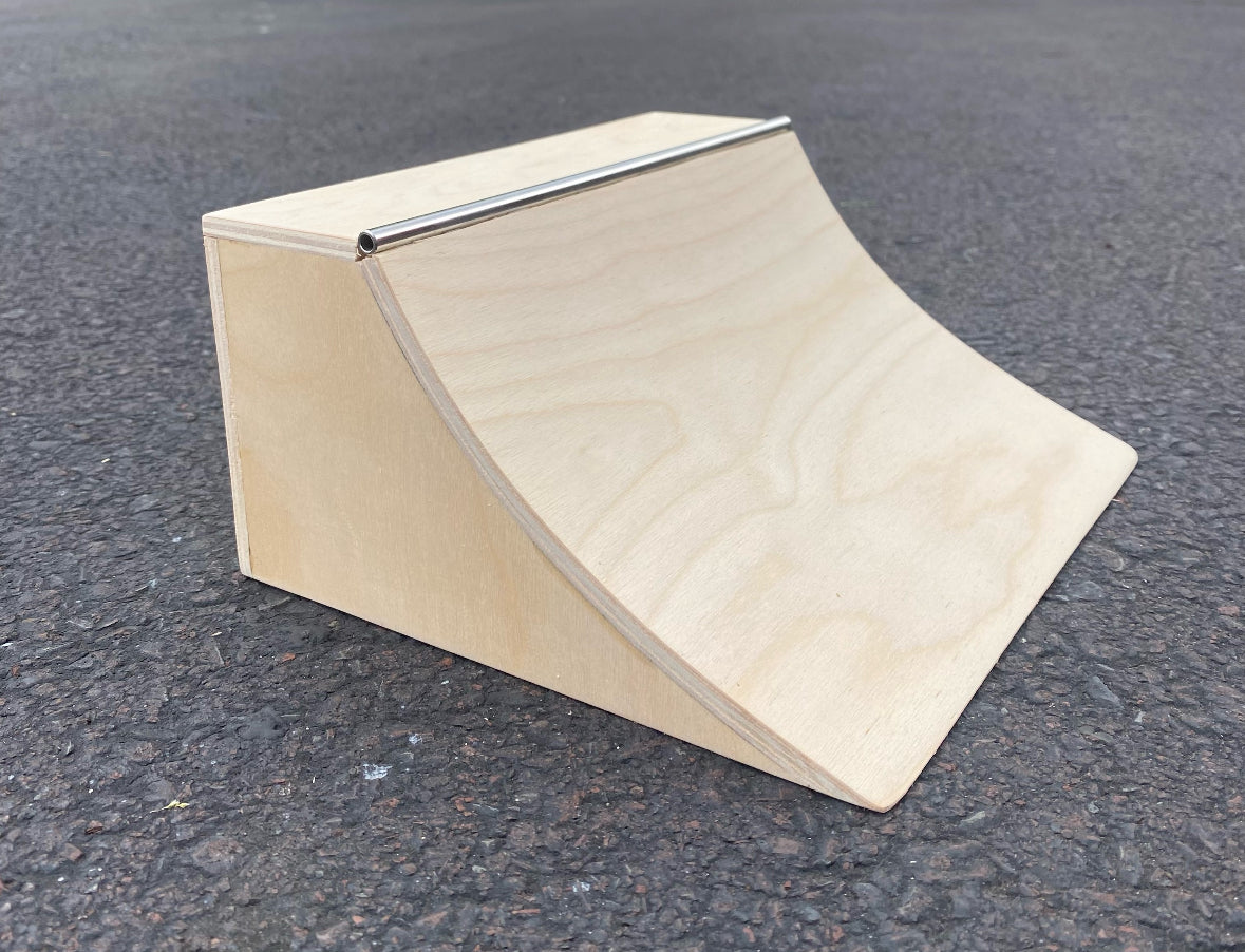 EMA Ramps Fingerboard Mini Quarter Pipe